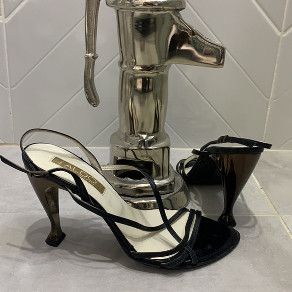 Vintage Shoes - Made in 🇮🇹VTG 90’ ALDO 💯% Leather Bare Slingback Heels
